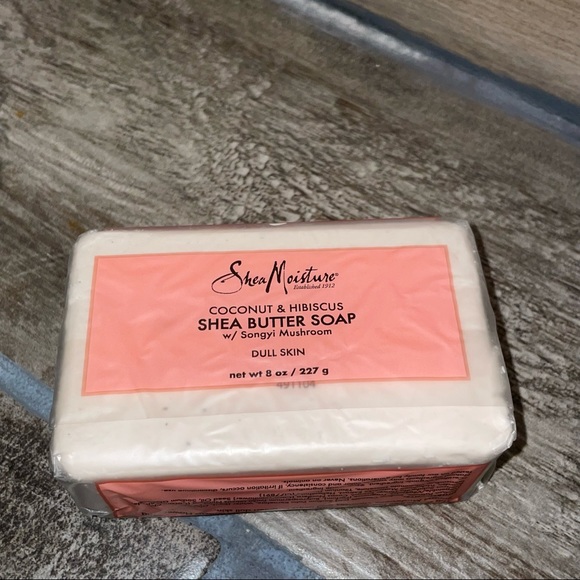 SheaMoisture's Coconut and Hibiscus Shea Butter bar soap cleanses, moisturizes - Picture 5 of 9